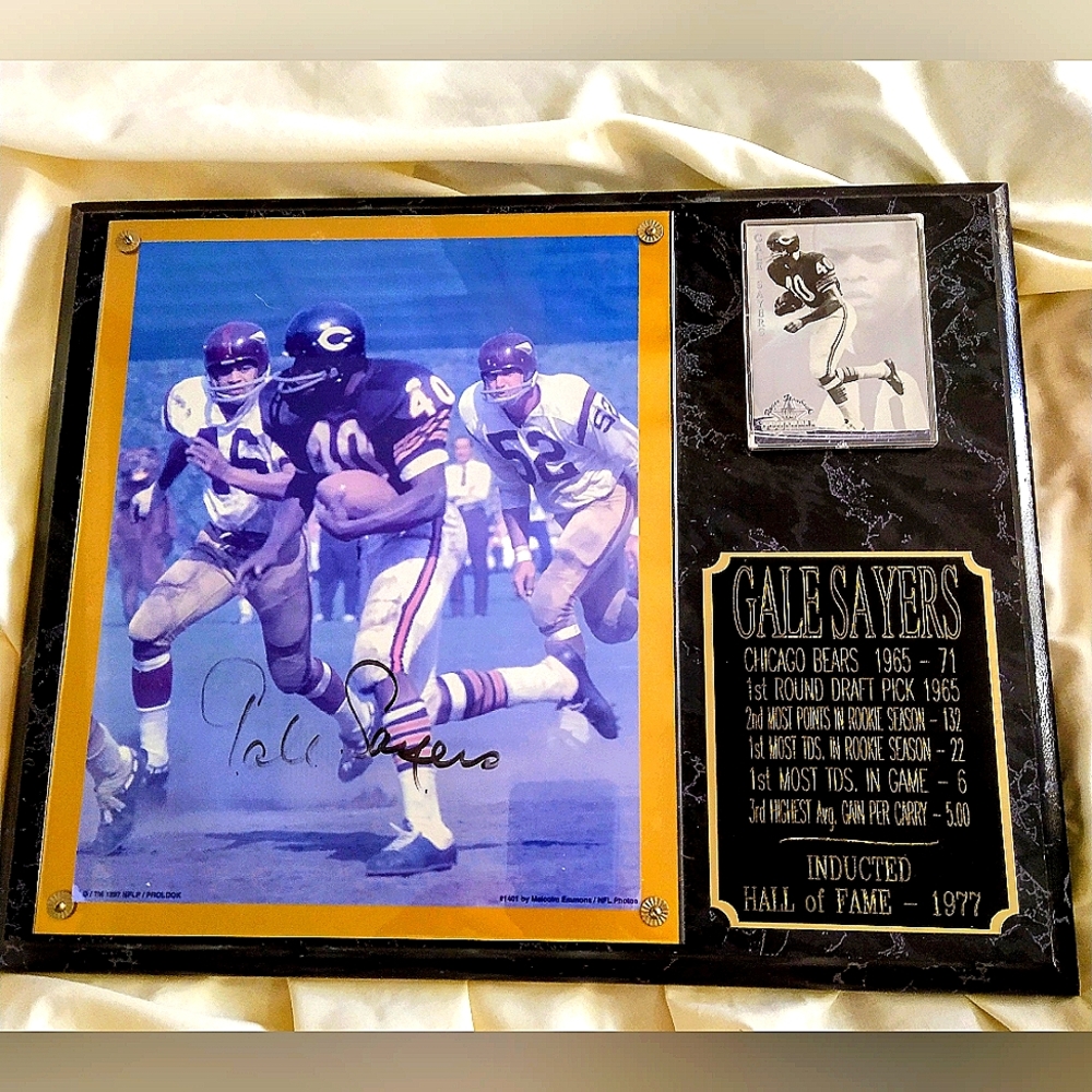 Gale Sayers signed photo and plaque